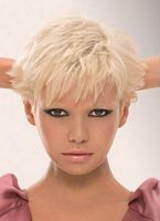 fryzury krótkie włosy blond , galeria zdjęć numer zdjęcia z fryzurką dla kobiet to:  16